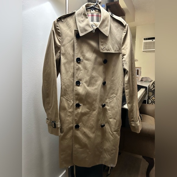 WMN SZ 6 BURBERRY LIGHT COAT